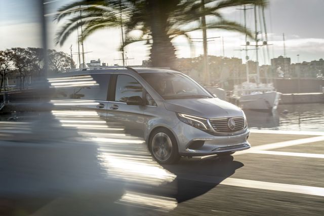 Mercedes Benz Eqv photo 39