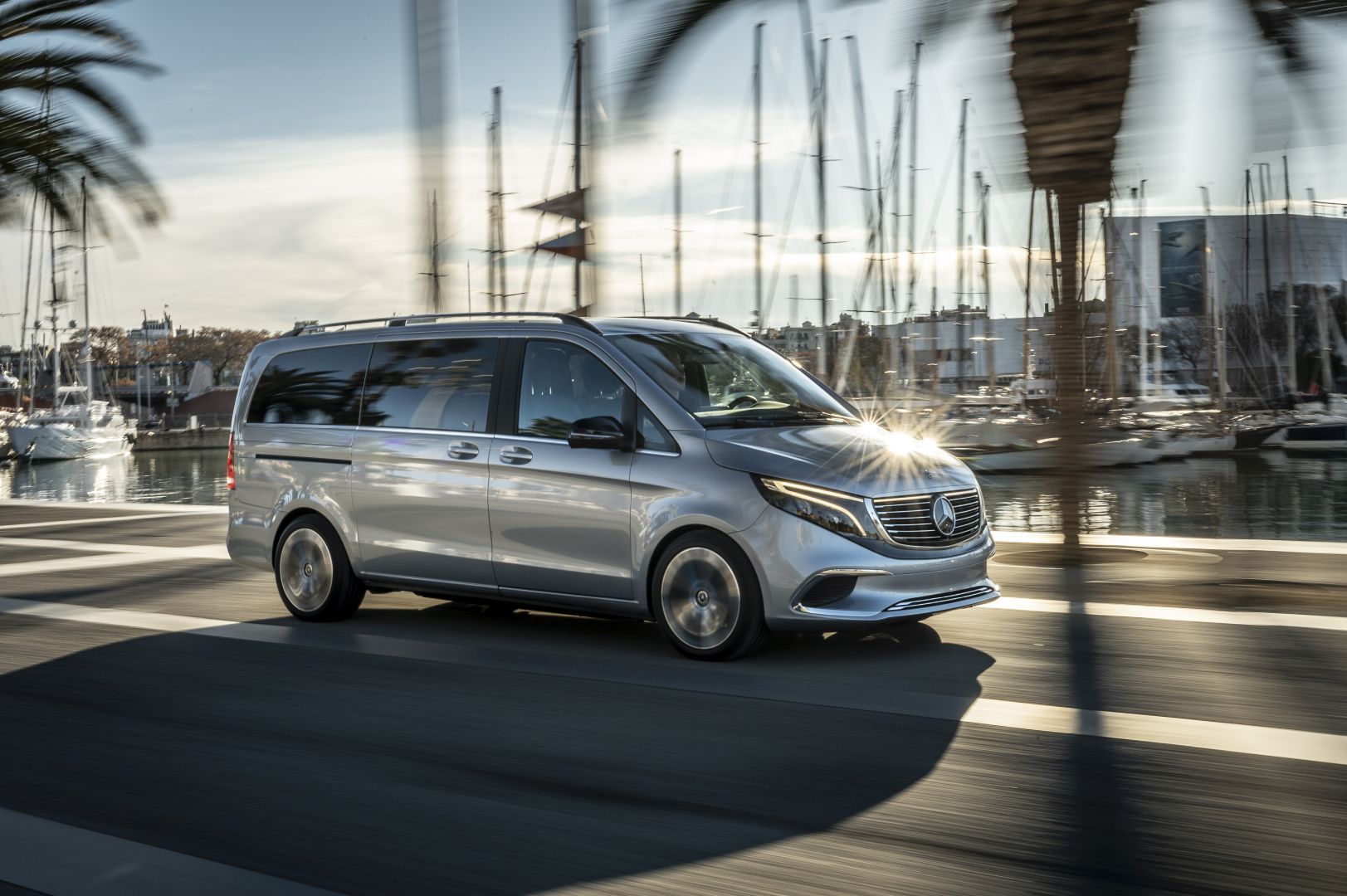 Mercedes Benz Eqv photo 41