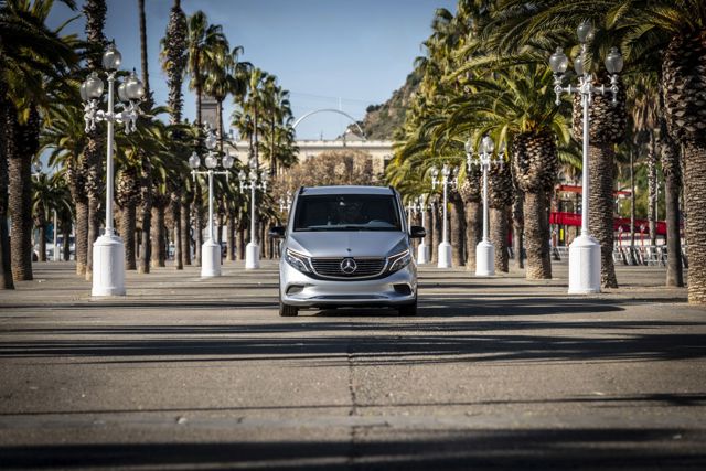 Mercedes Benz Eqv photo 44