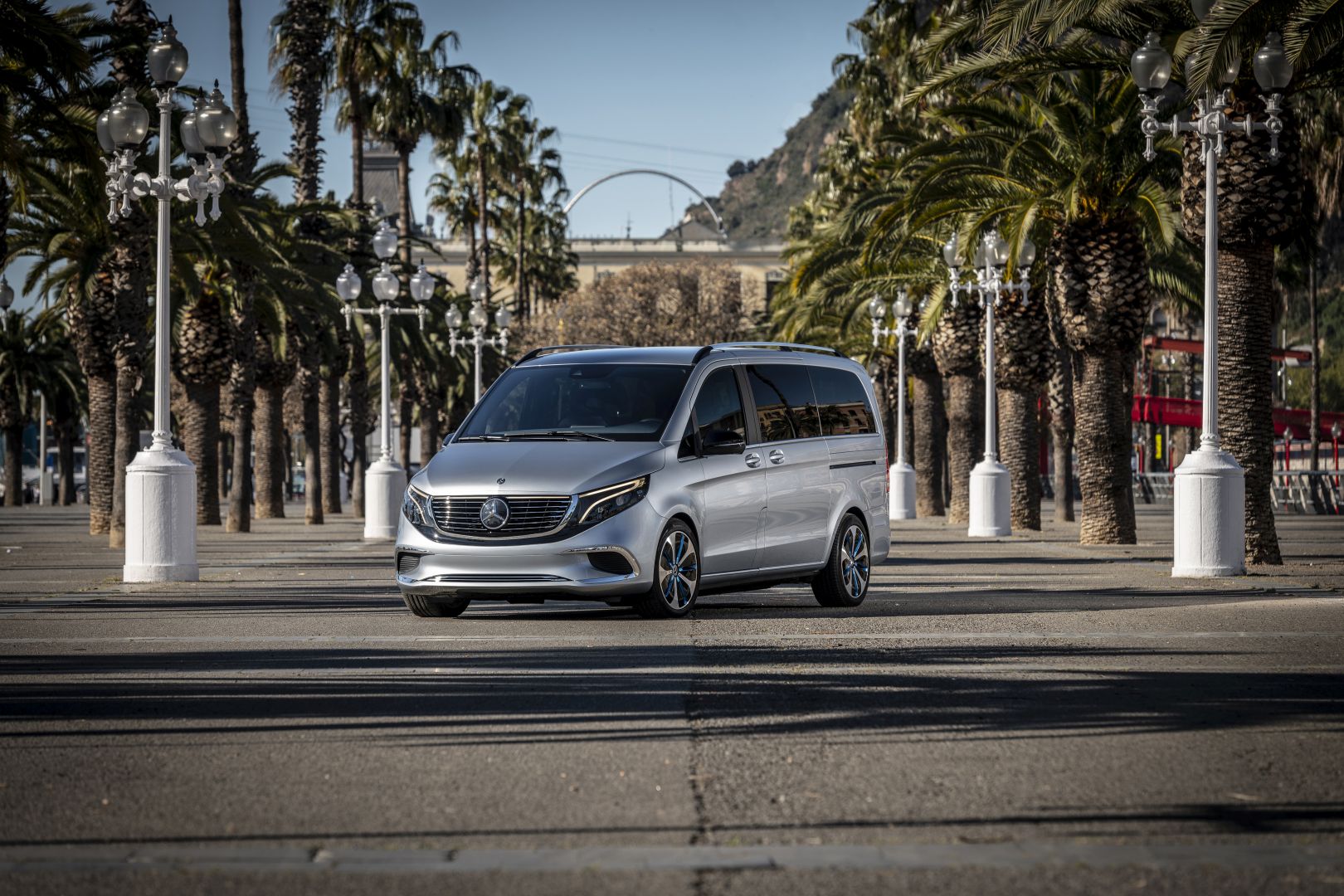 Mercedes Benz Eqv photo 45