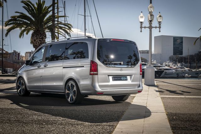 Mercedes Benz Eqv photo 48