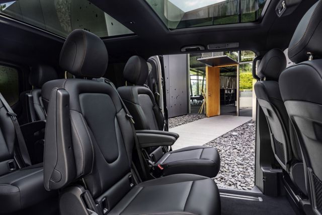 Mercedes Benz Eqv photo 54