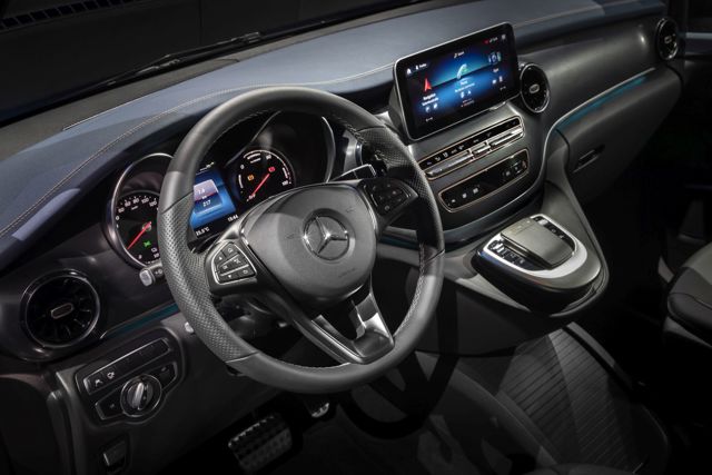 Mercedes Benz Eqv photo 55