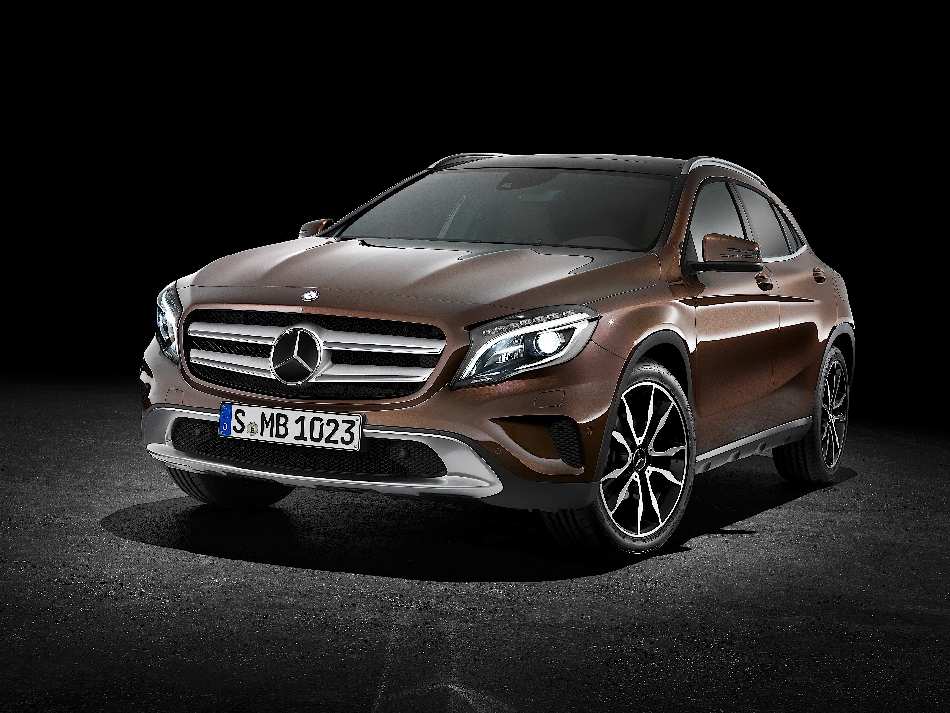 MERCEDES BENZ GLA