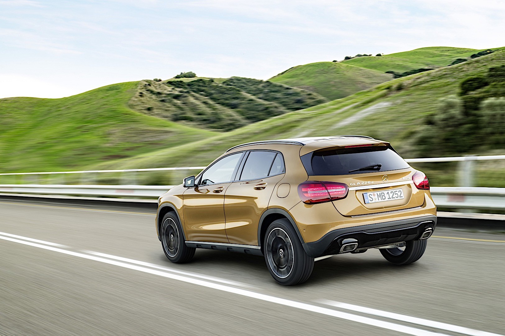 Mercedes Benz Gla photo 9
