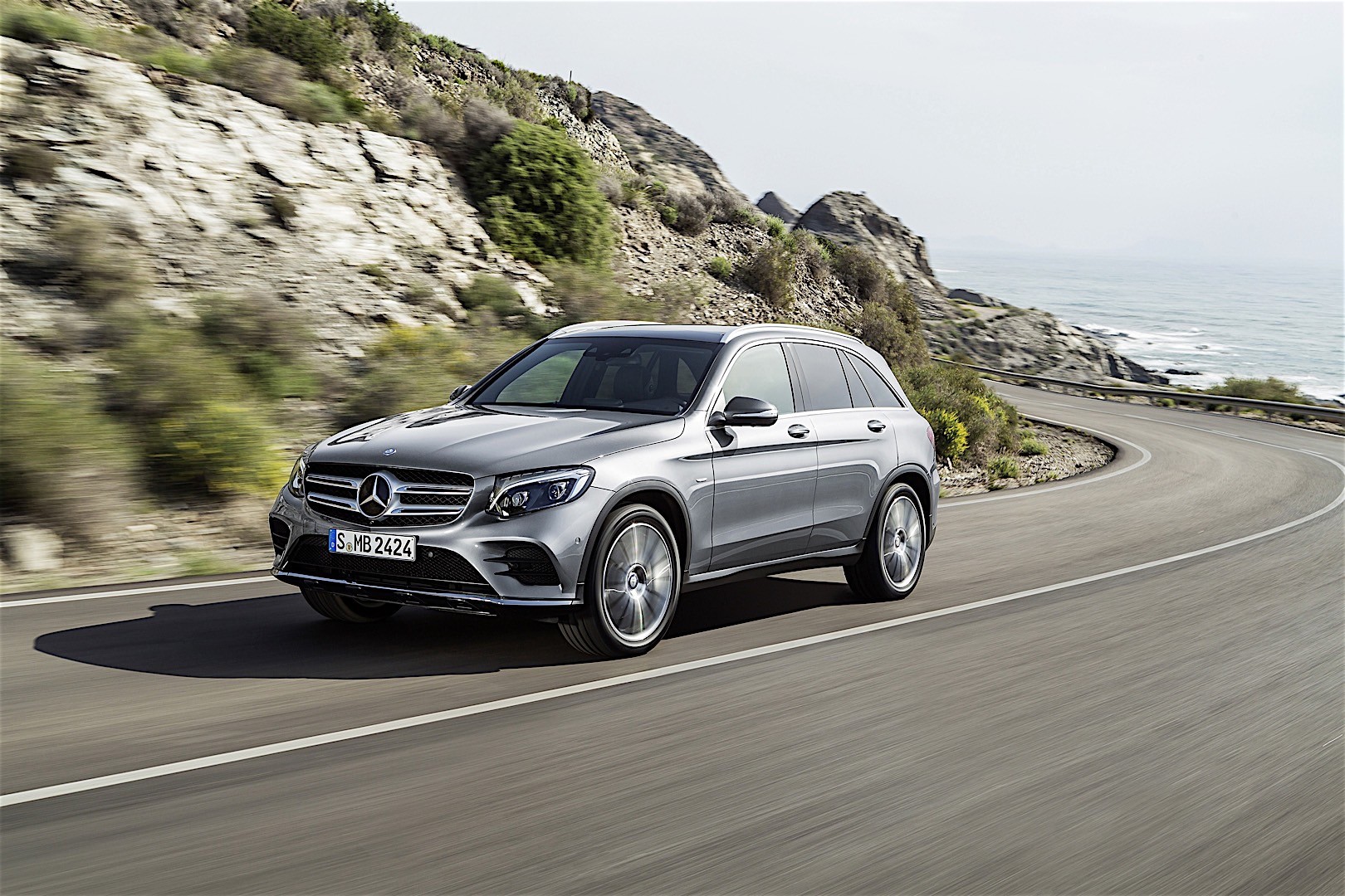 Mercedes Benz Glc Class photo 2
