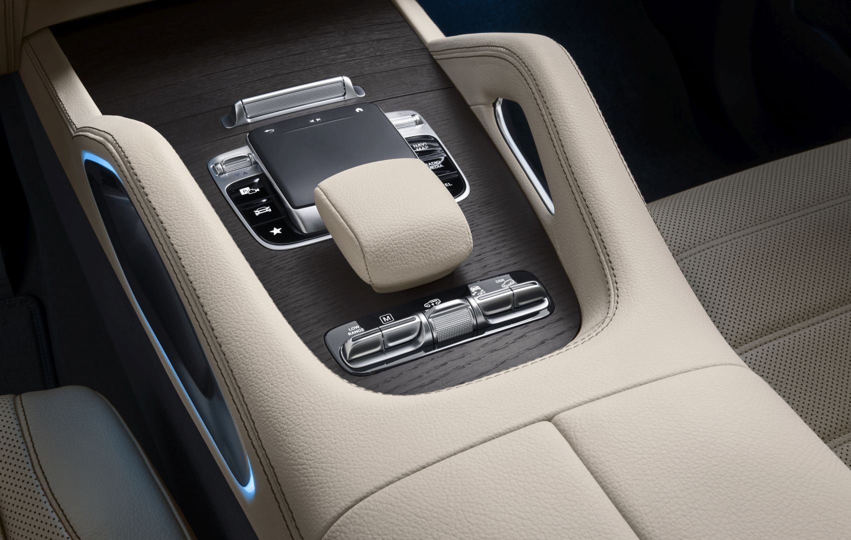 Mercedes Benz Gls-Class photo 96