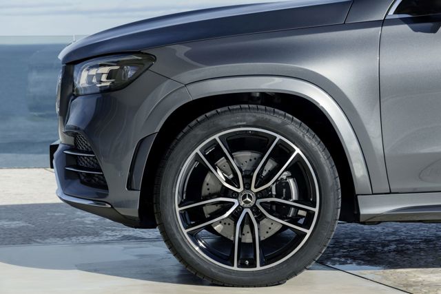 Mercedes Benz Gls-Class photo 19