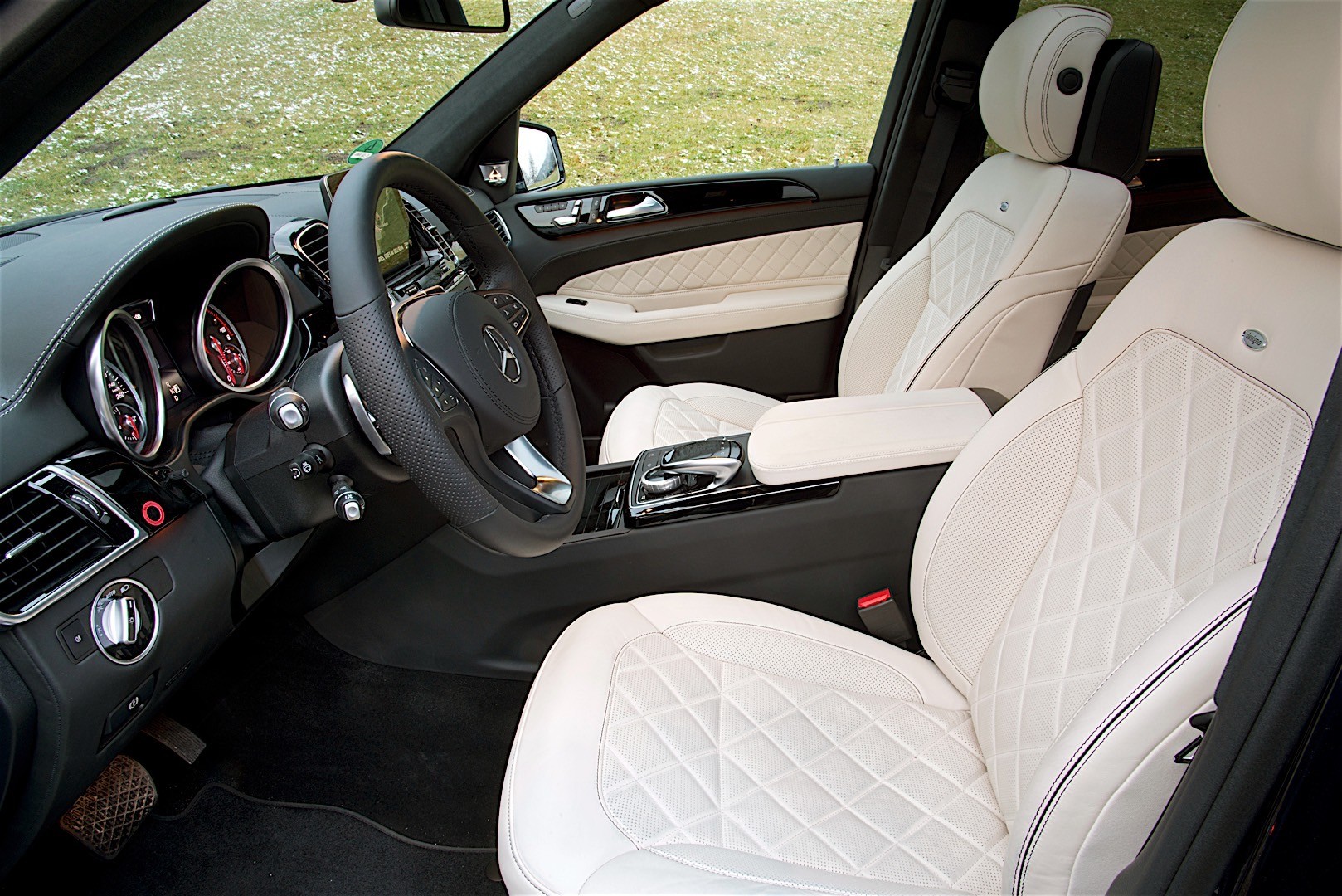 Mercedes Benz Gls-Class photo 70