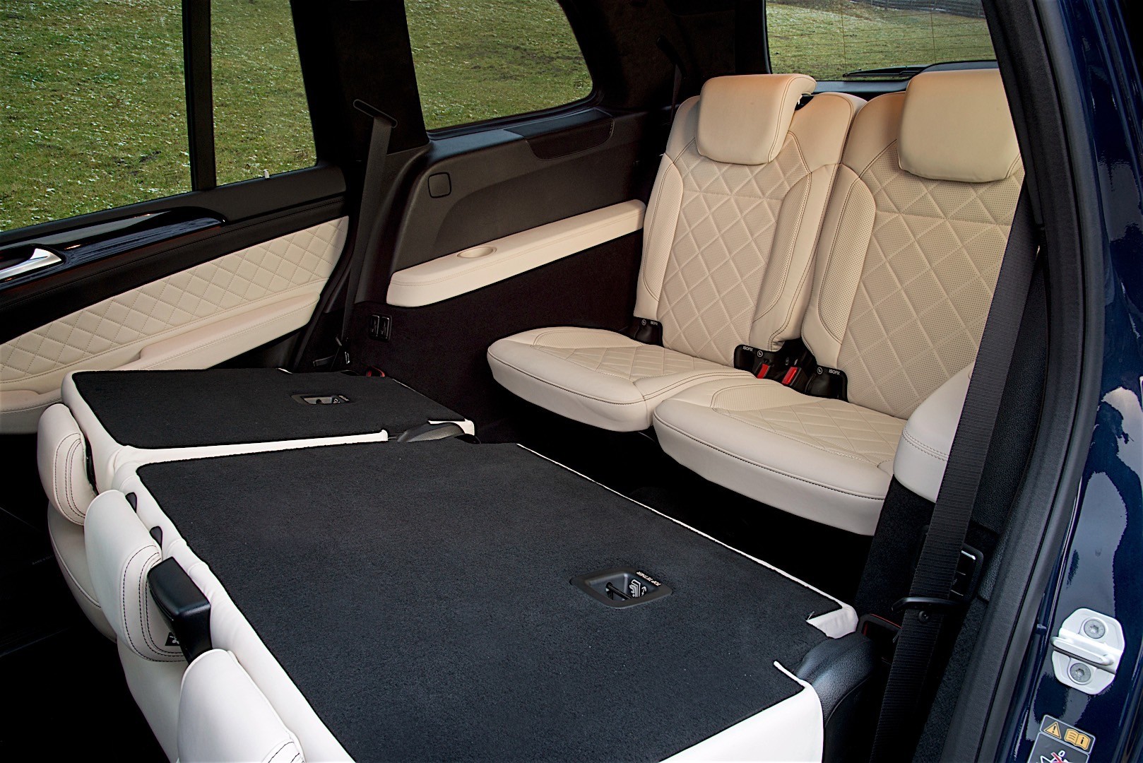 Mercedes Benz Gls-Class photo 79