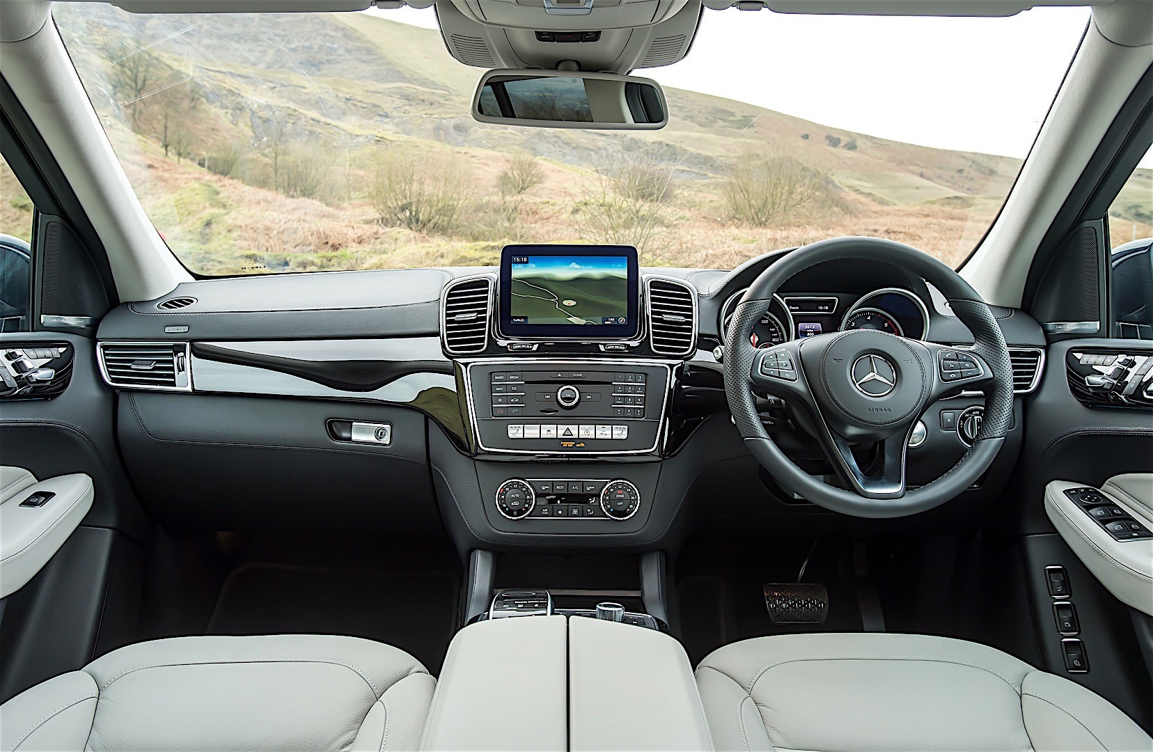 Mercedes Benz Gls-Class photo 81