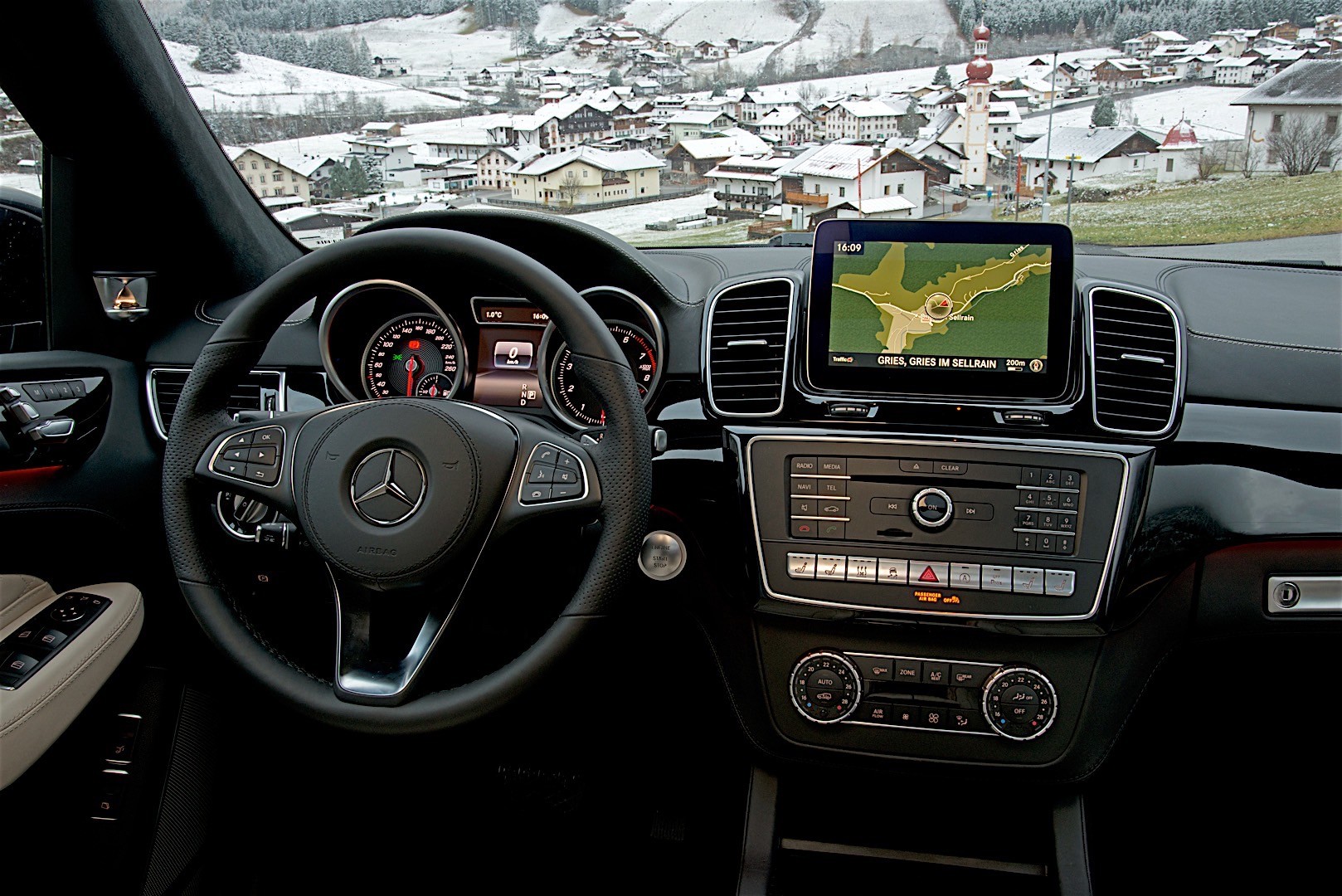 Mercedes Benz Gls-Class photo 82