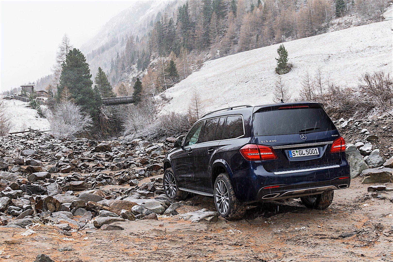 Mercedes Benz Gls-Class photo 9