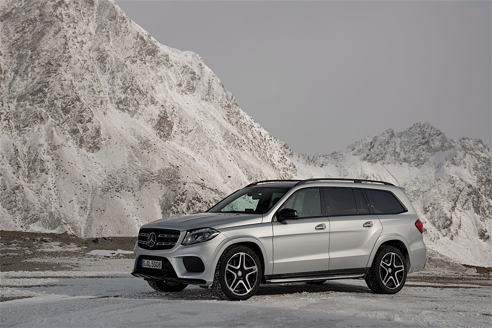 Mercedes Benz Gls-Class photo 12