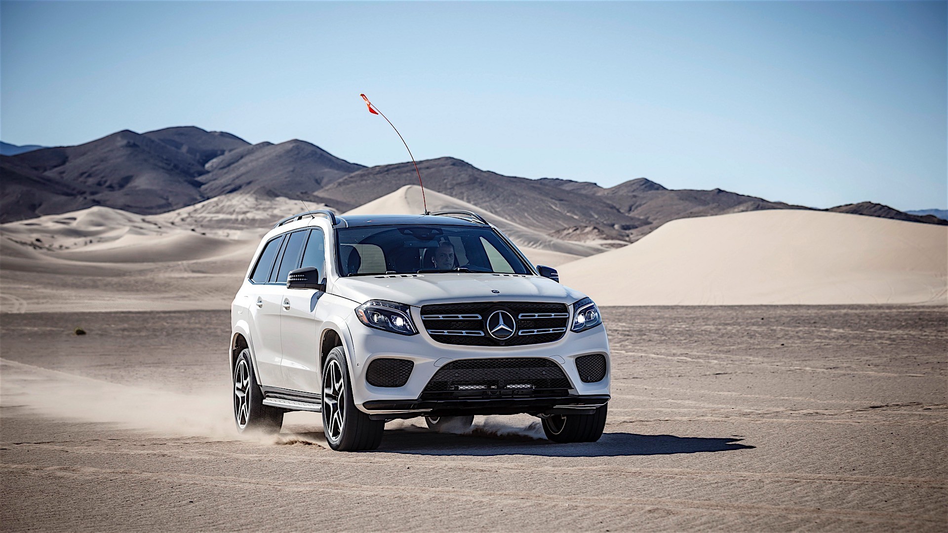 Mercedes Benz Gls-Class photo 18