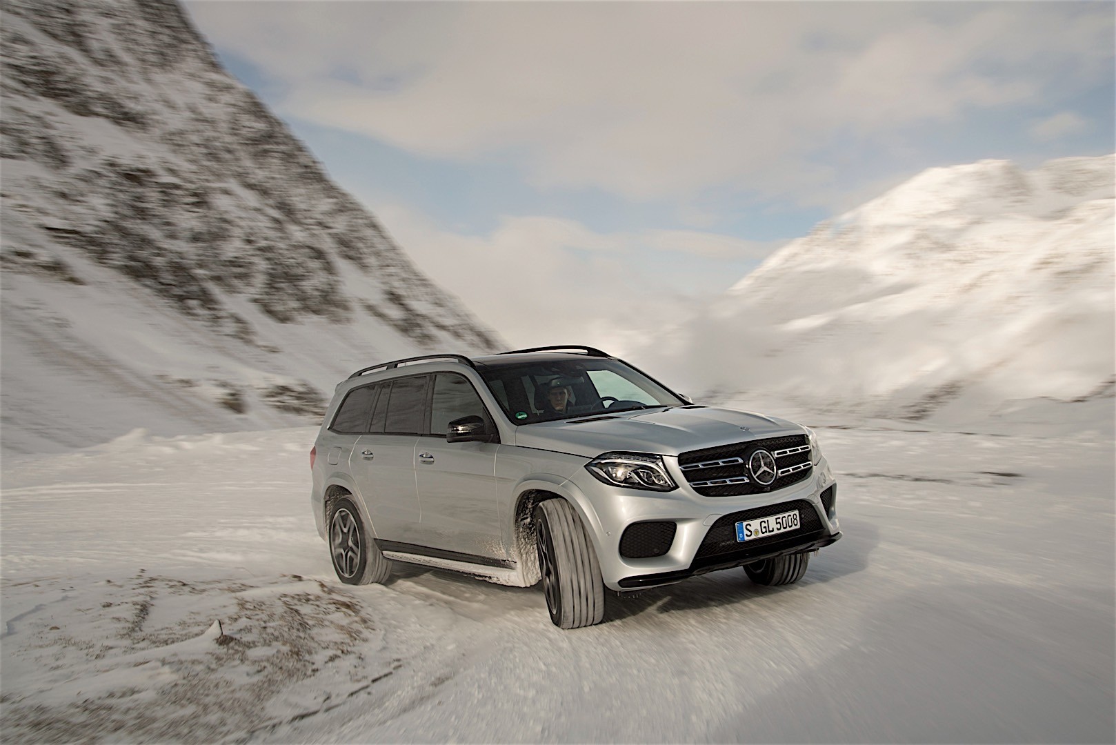 Mercedes Benz Gls-Class photo 24