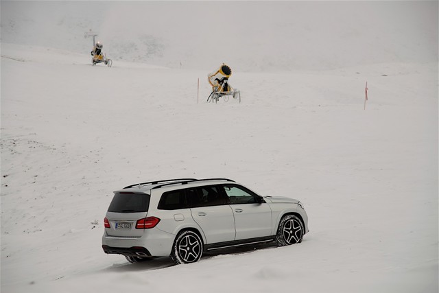 Mercedes Benz Gls-Class photo 25