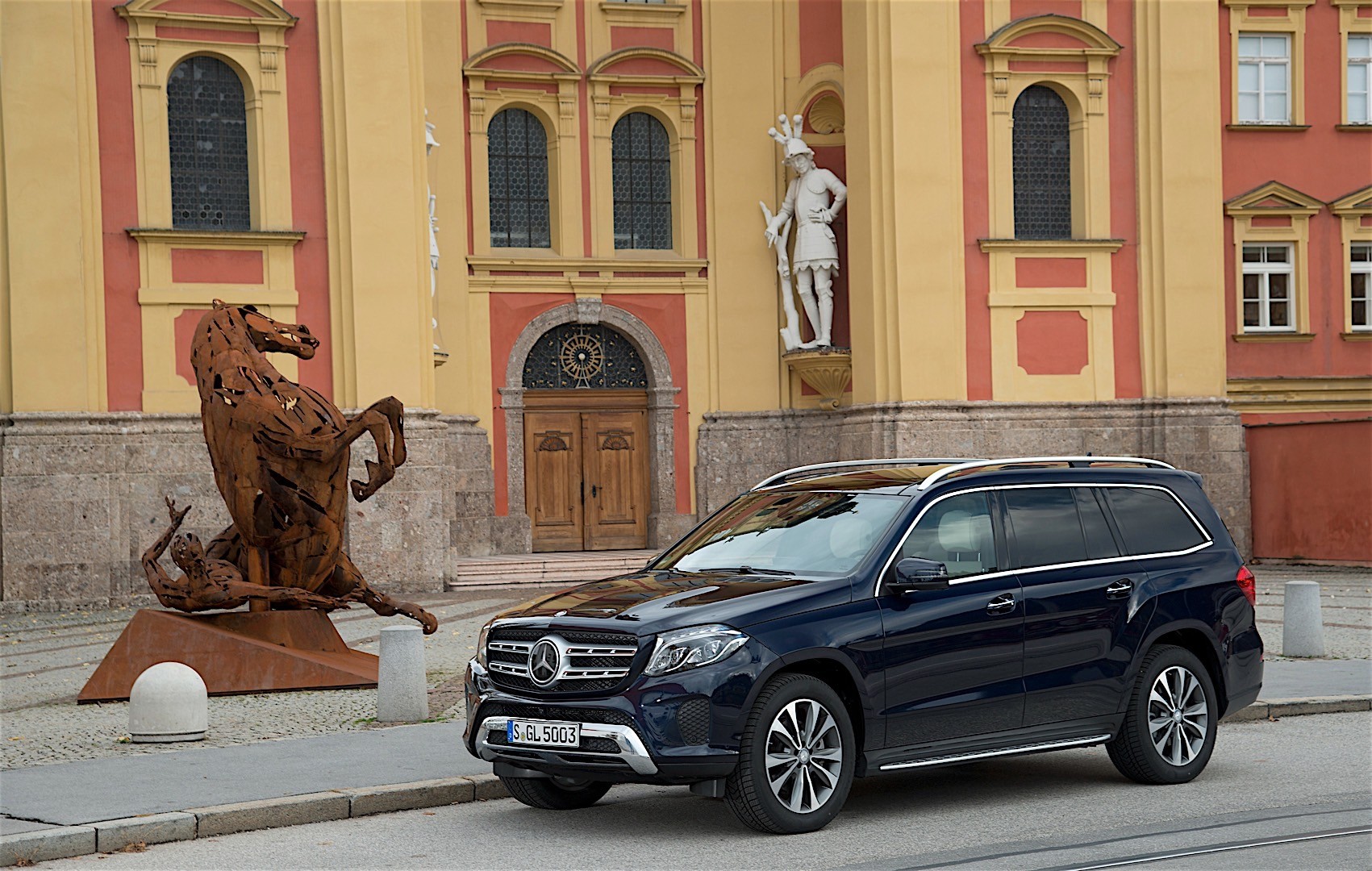 Mercedes Benz Gls-Class photo 32