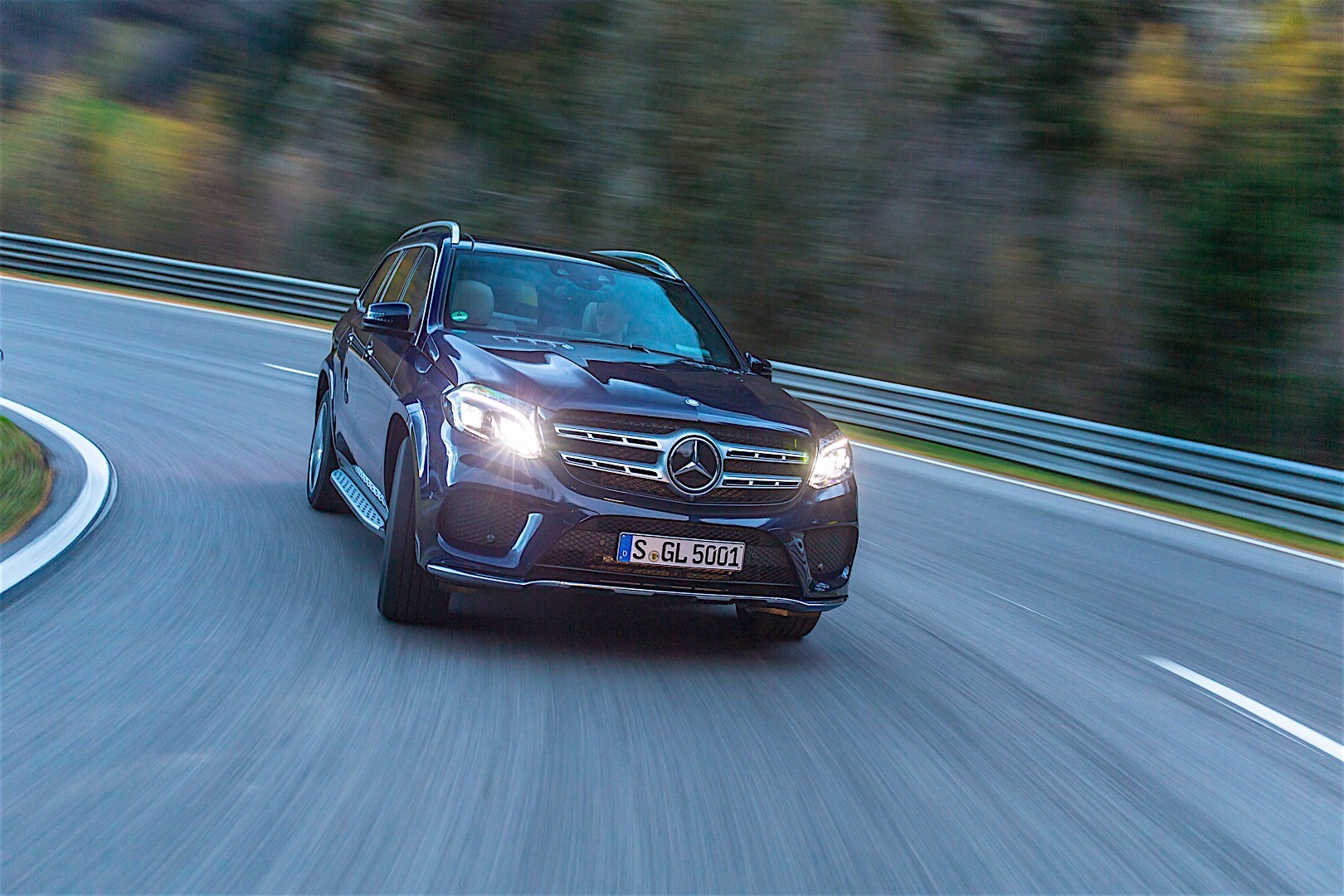 Mercedes Benz Gls-Class photo 35