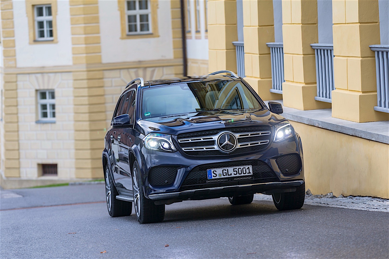 Mercedes Benz Gls-Class photo 39