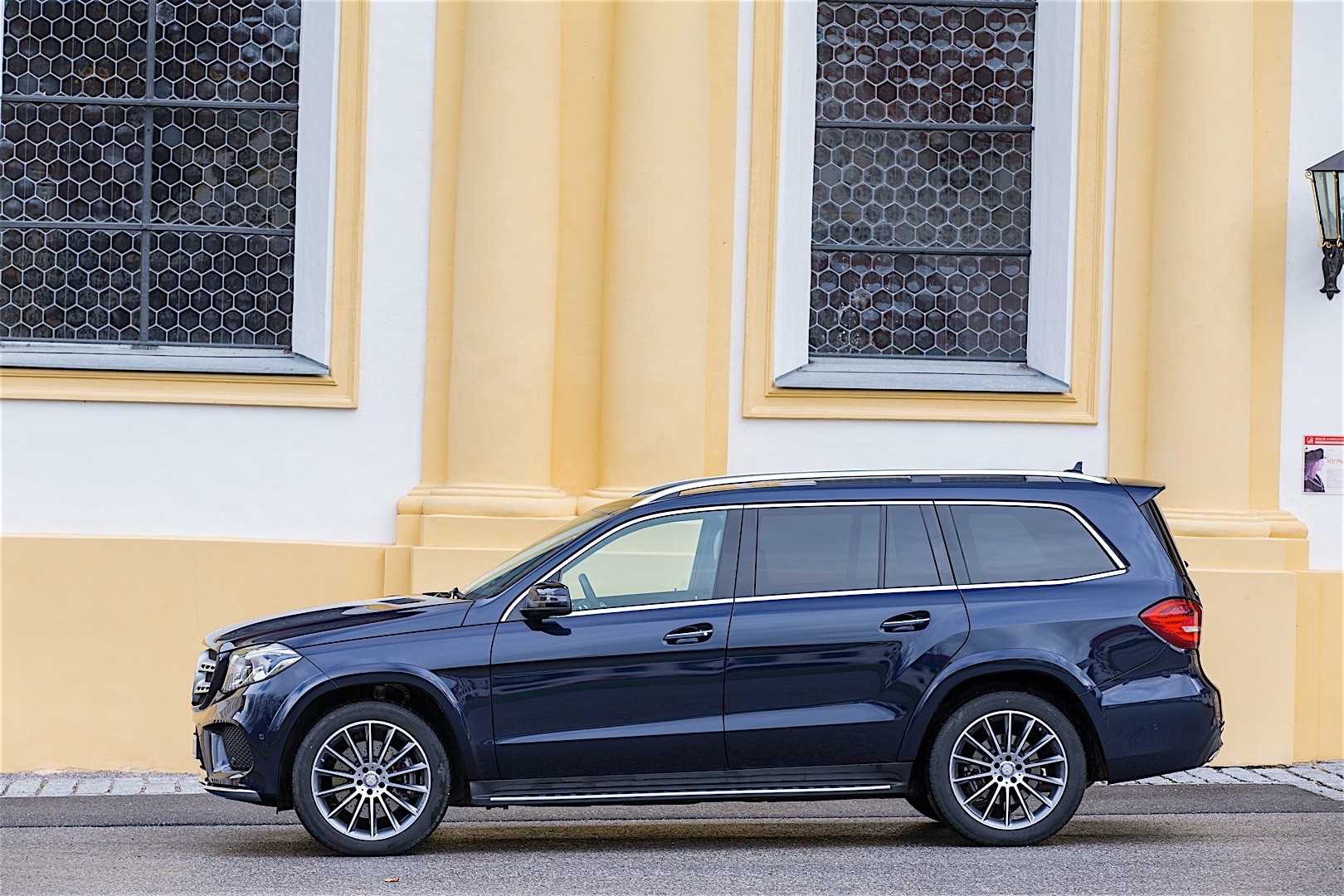 Mercedes Benz Gls-Class photo 43