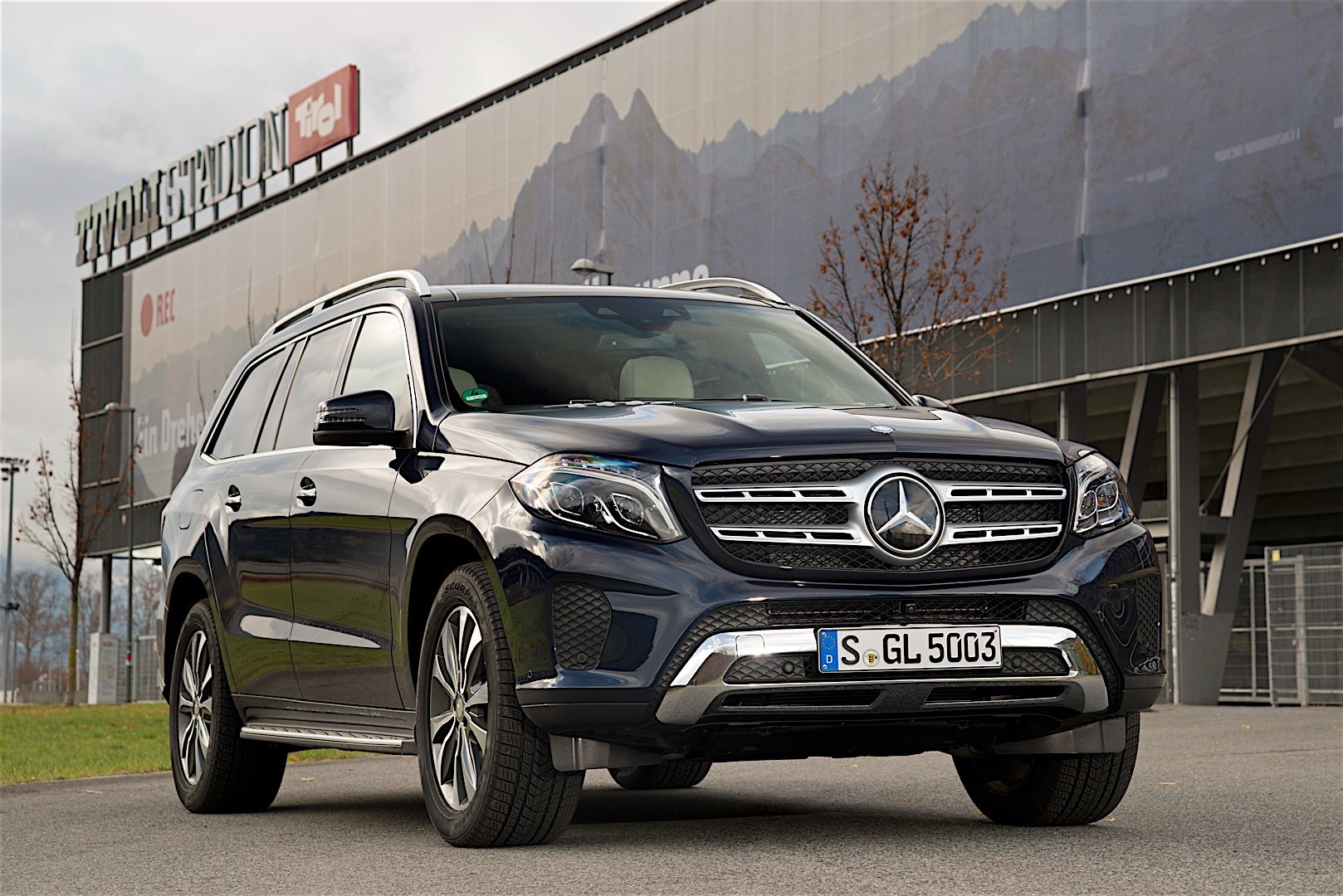 Mercedes Benz Gls-Class photo 56