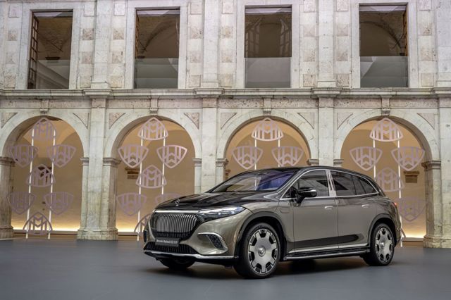 Mercedes Benz Maybach Eqs Suv photo 2