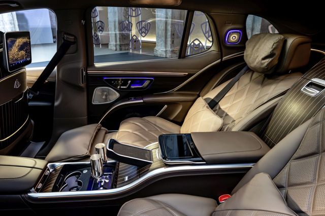 Mercedes Benz Maybach Eqs Suv photo 32