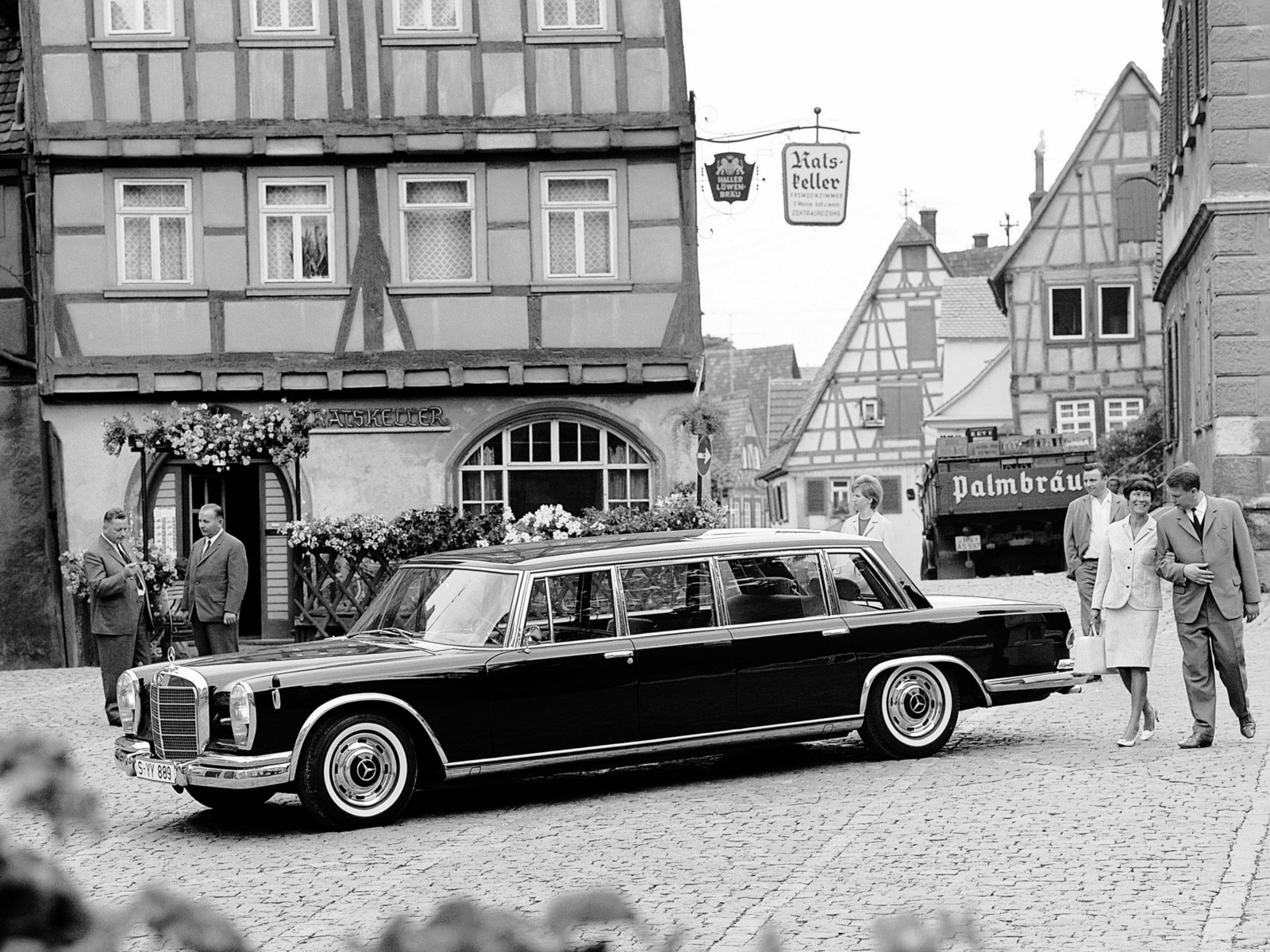 Mercedes Benz Pullman photo 20