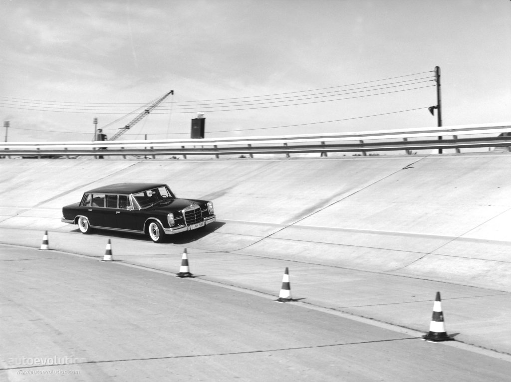 Mercedes Benz Pullman photo 5