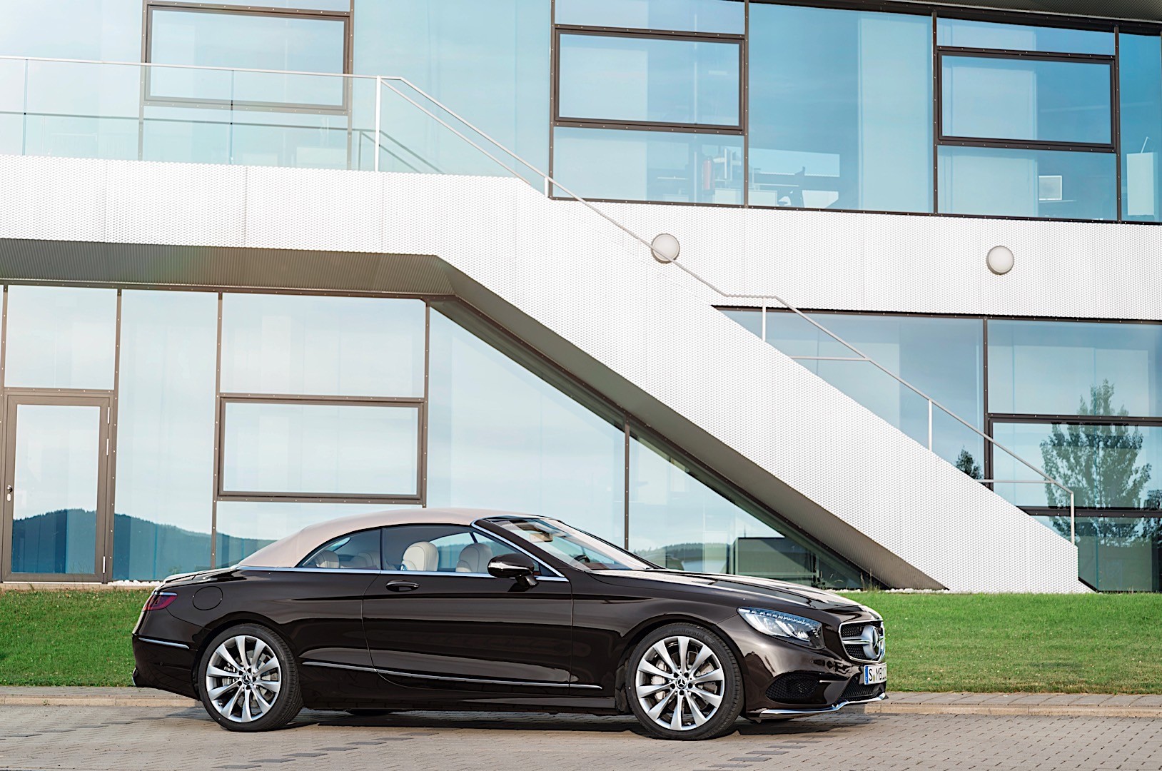 Mercedes Benz S-Class Cabriolet photo 2