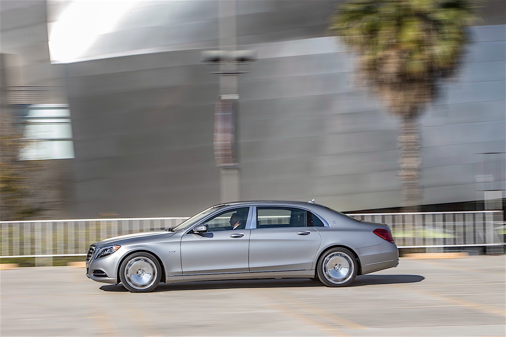 Mercedes Benz S-Class Maybach photo 4