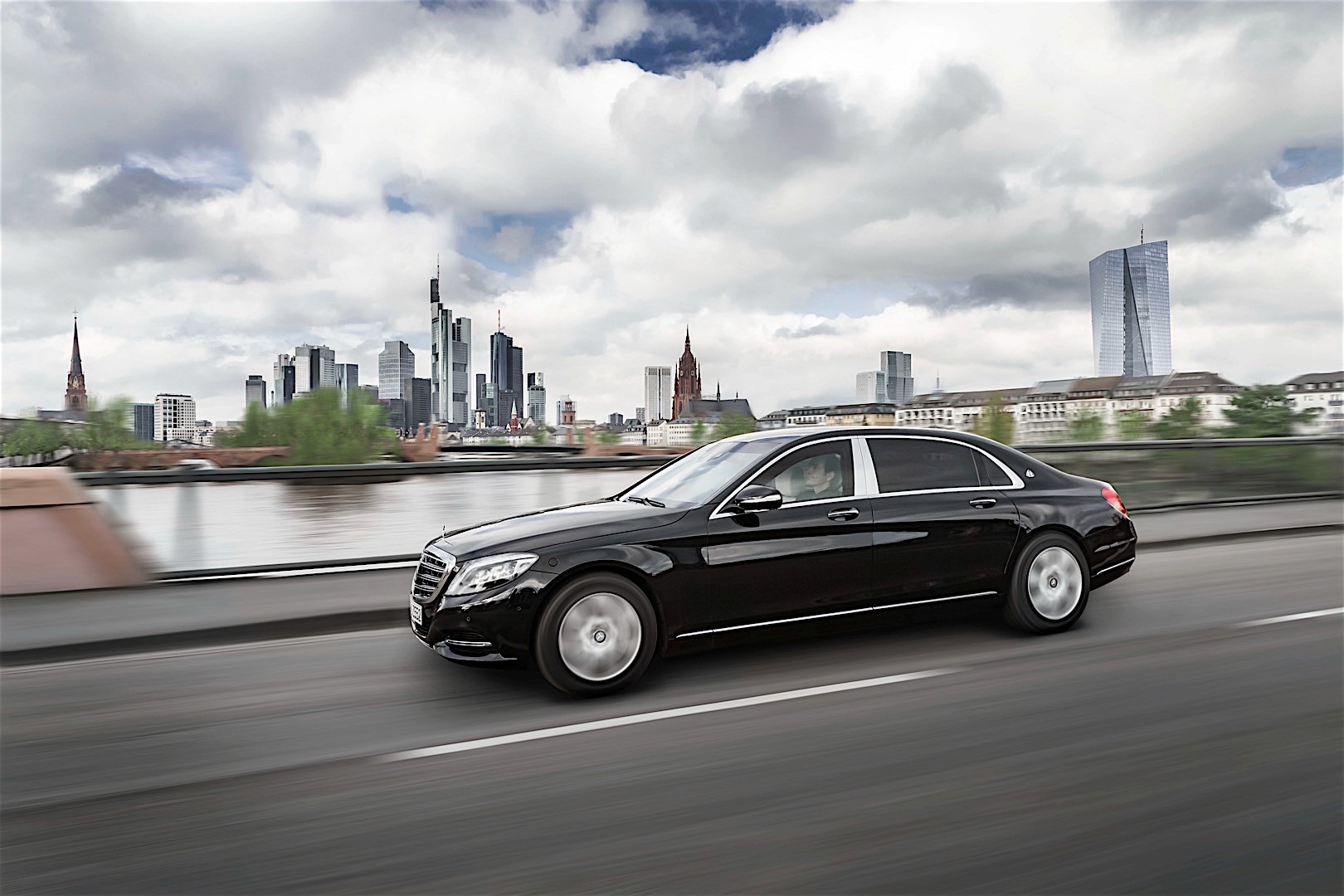 Mercedes Benz S-Class Maybach photo 11