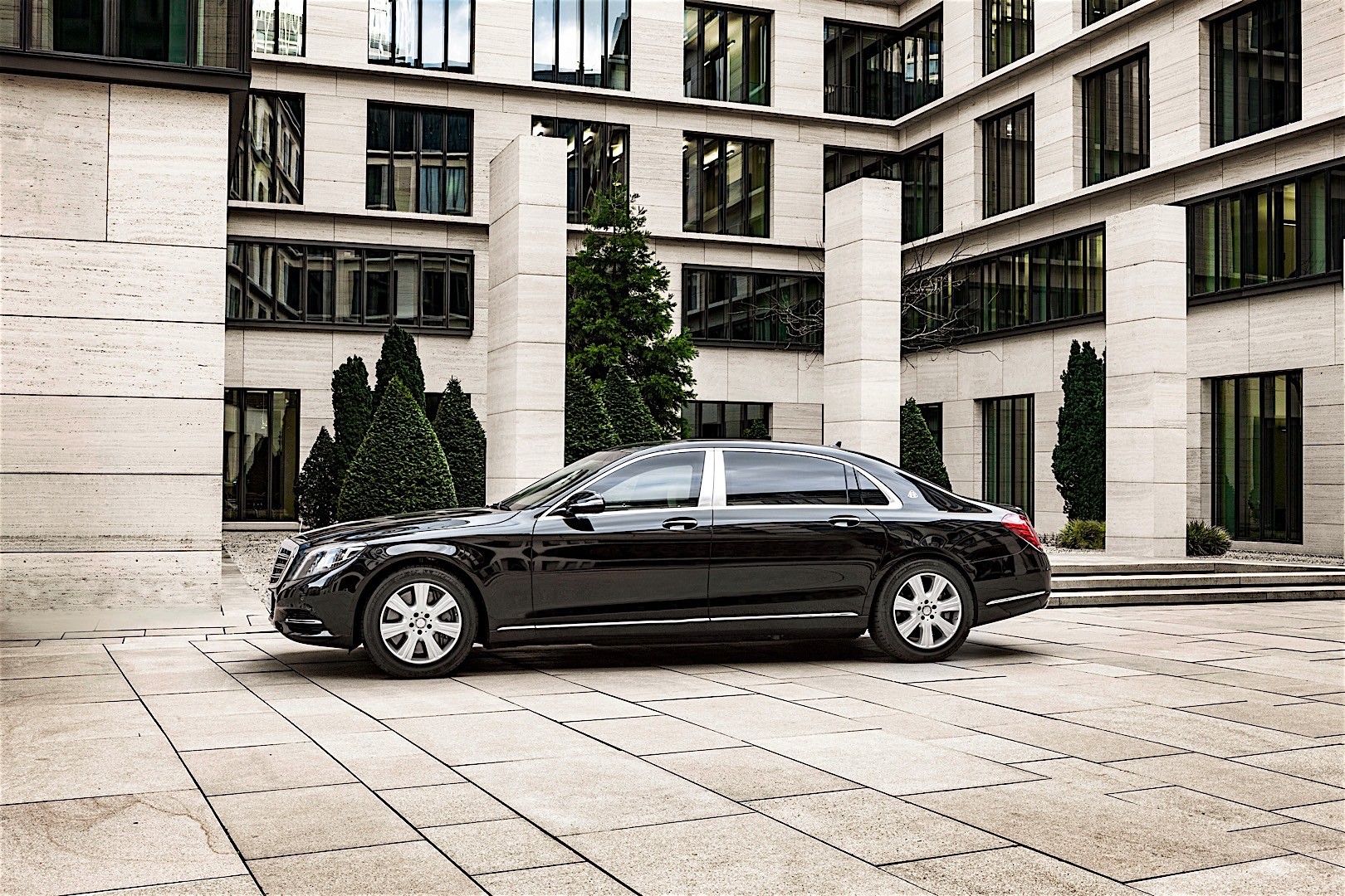 Mercedes Benz S-Class Maybach photo 27