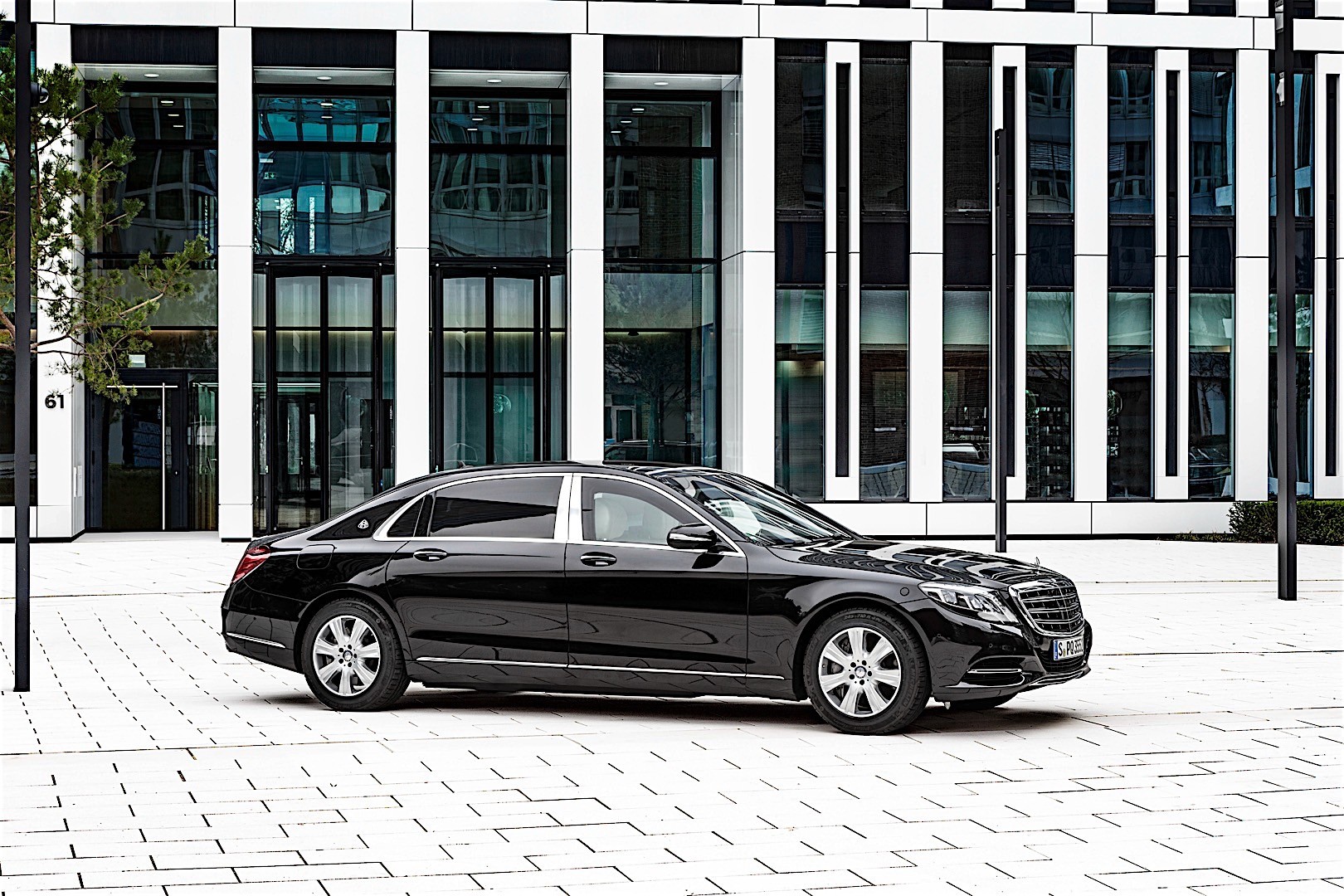 Mercedes Benz S-Class Maybach photo 28