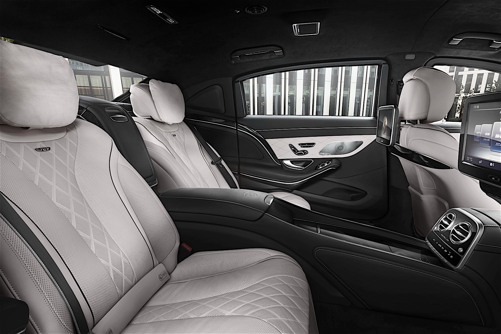 Mercedes Benz S-Class Maybach photo 61
