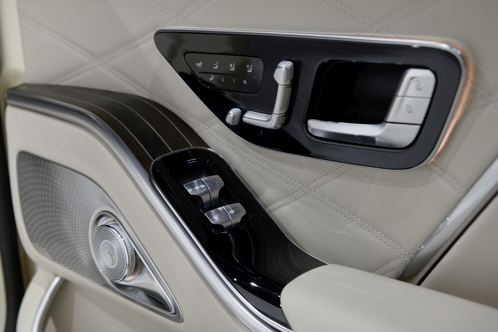 Mercedes Benz S-Class Maybach photo 92