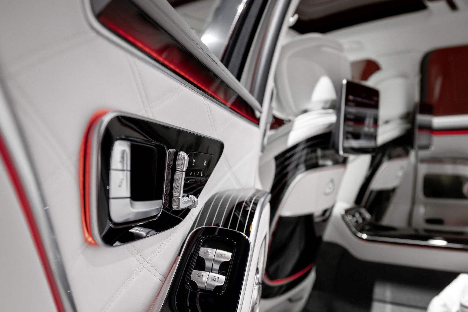 Mercedes Benz S-Class Maybach photo 136