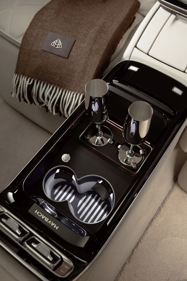Mercedes Benz S-Class Maybach photo 159