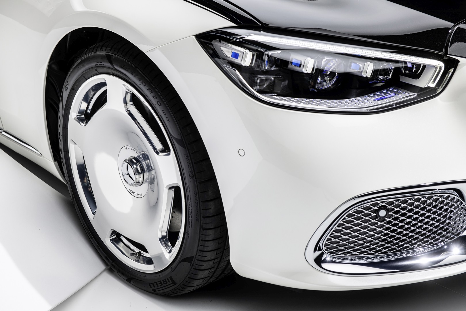 Mercedes Benz S-Class Maybach photo 13