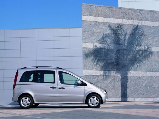 Mercedes Benz Vaneo photo 14