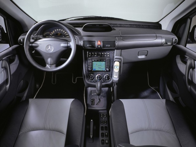 Mercedes Benz Vaneo photo 23