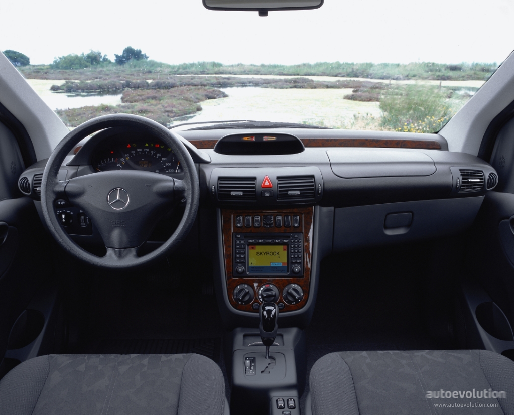 Mercedes Benz Vaneo photo 21