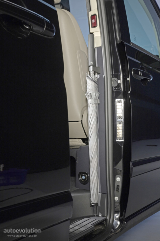 Mercedes Benz Viano photo 11