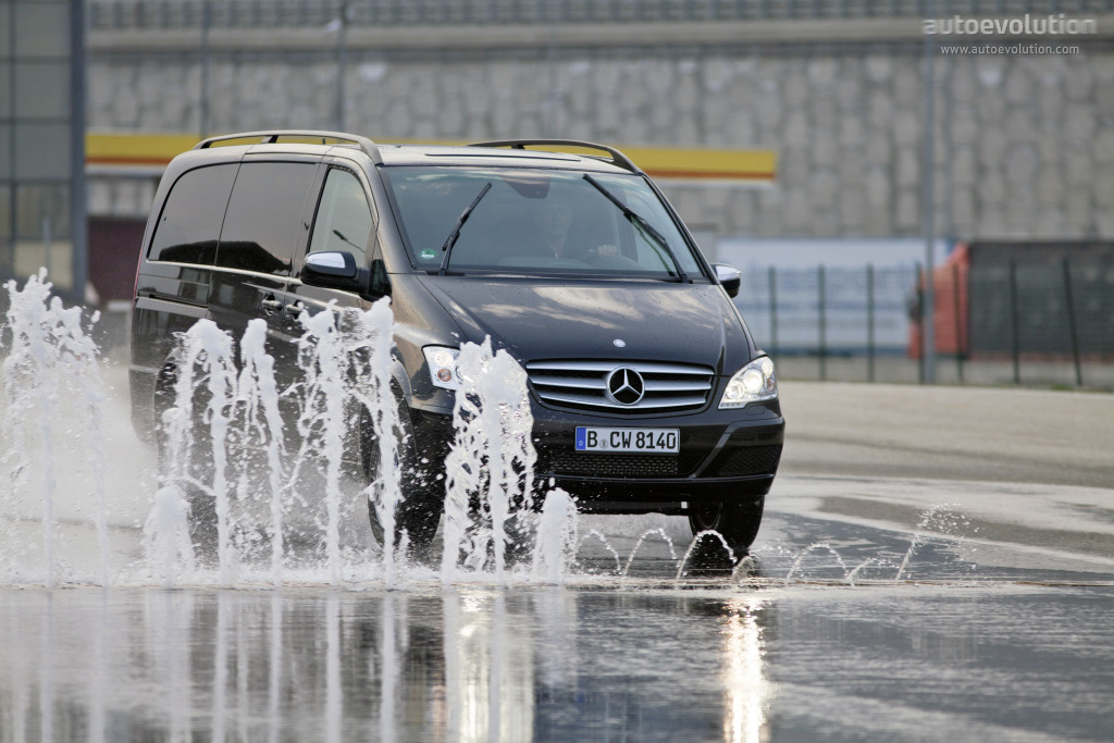 Mercedes Benz Viano photo 16