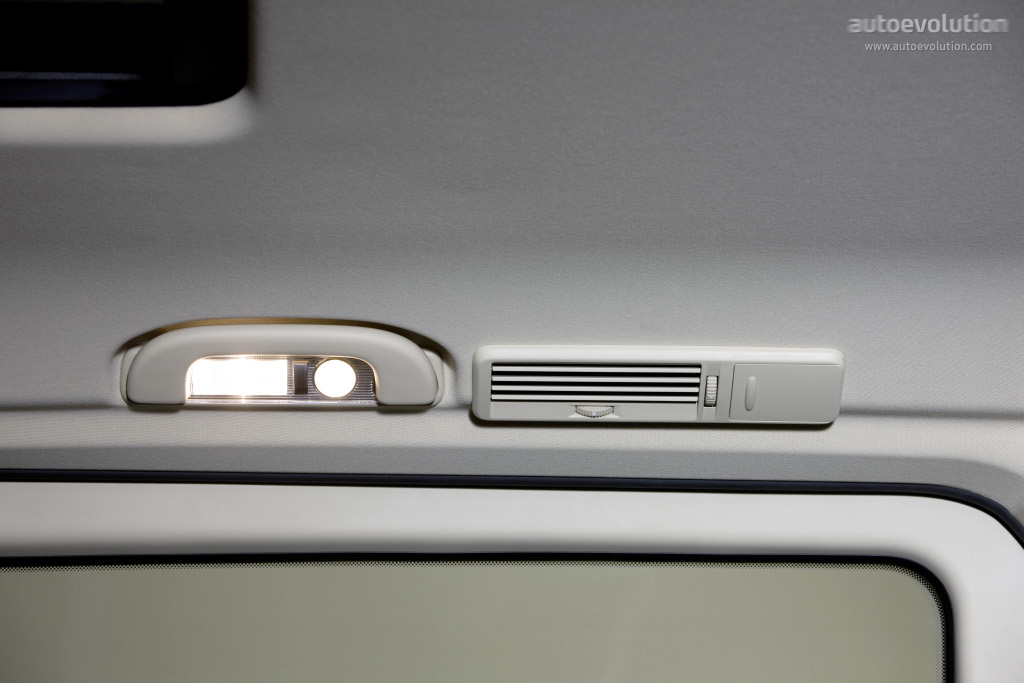 Mercedes Benz Viano photo 32