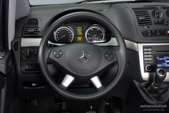 Mercedes Benz Viano photo 45