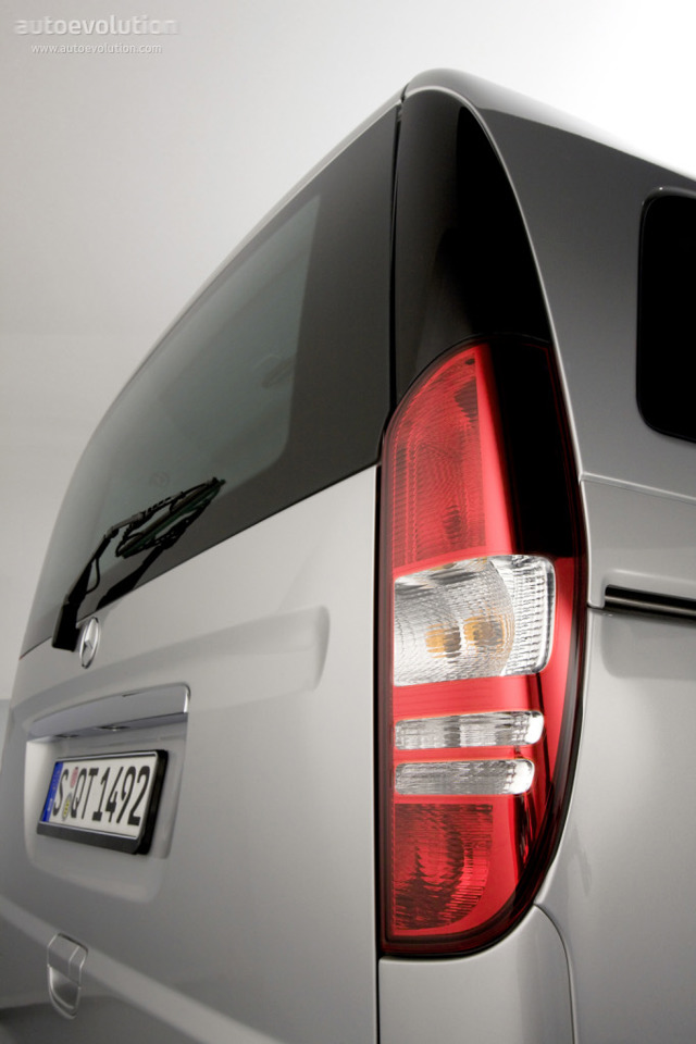Mercedes Benz Viano photo 8