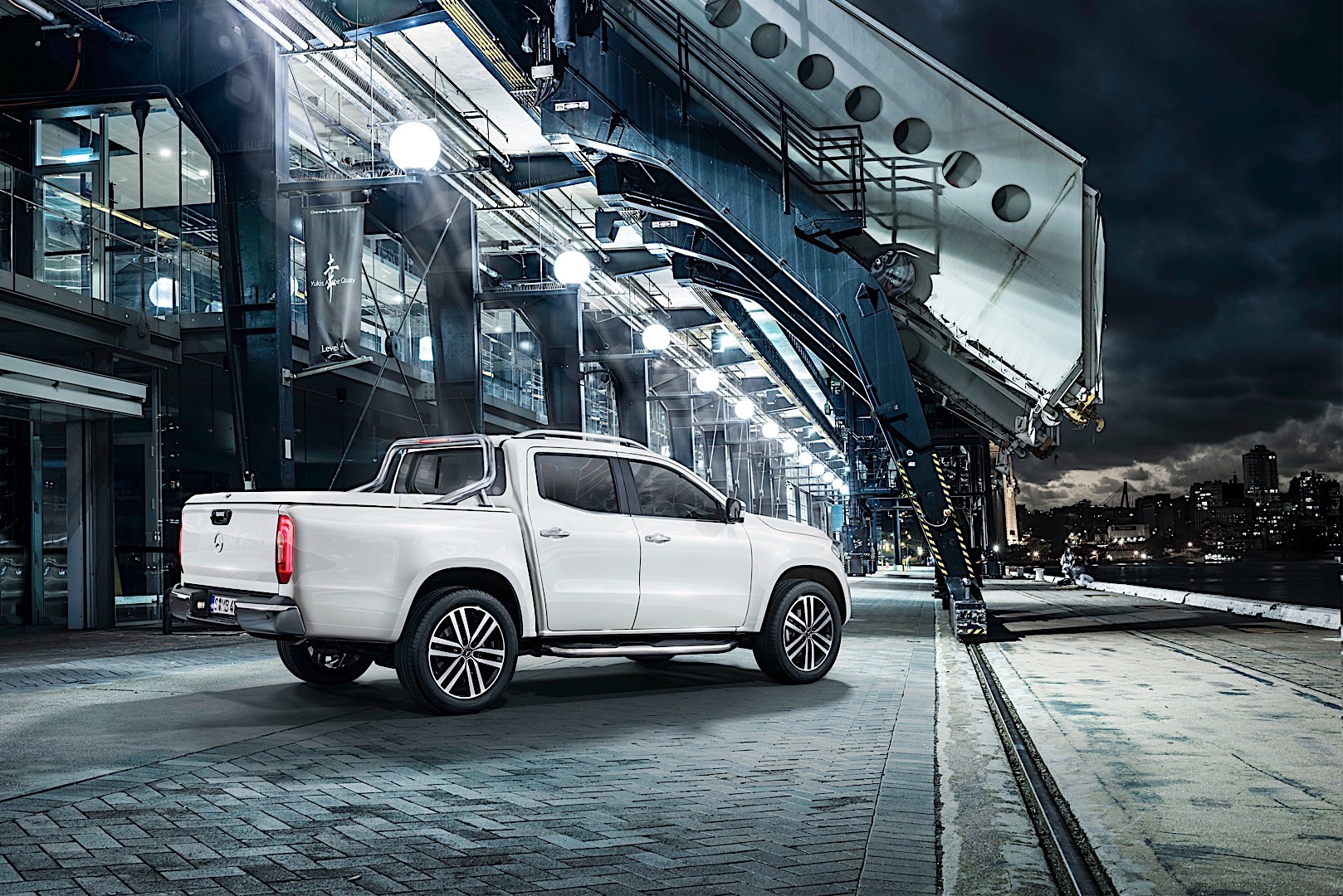 Mercedes Benz X-Class photo 18