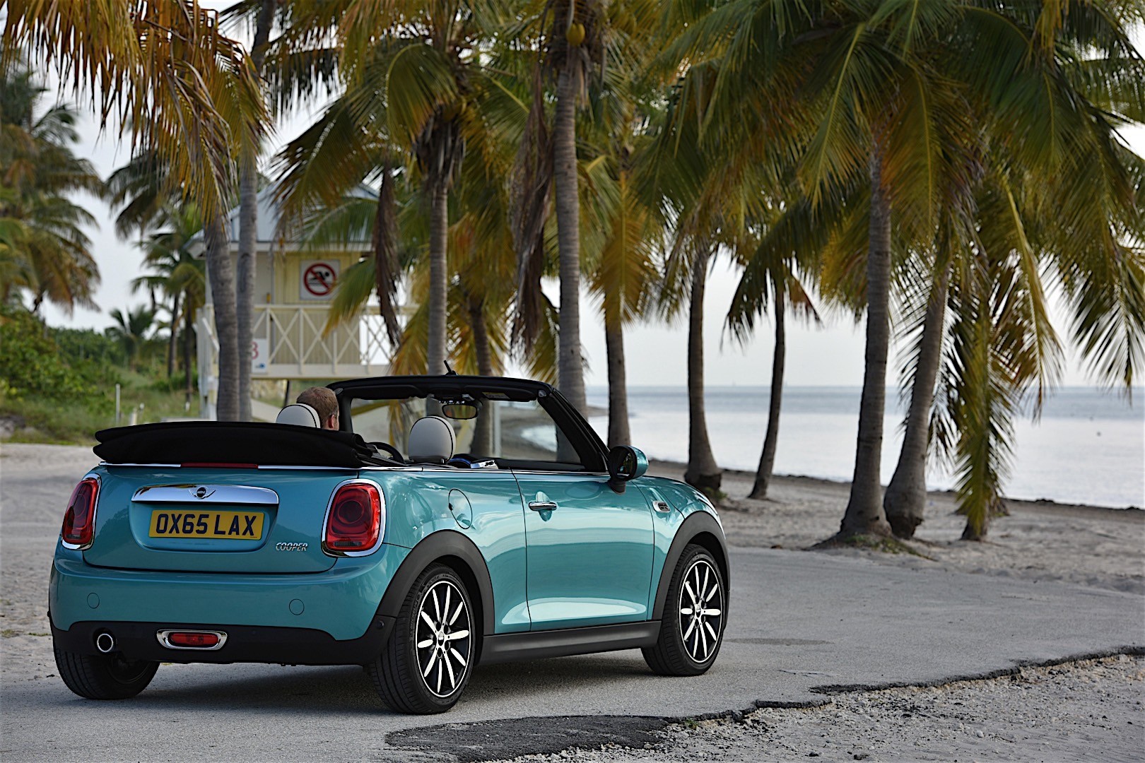 Mini Convertible photo 9